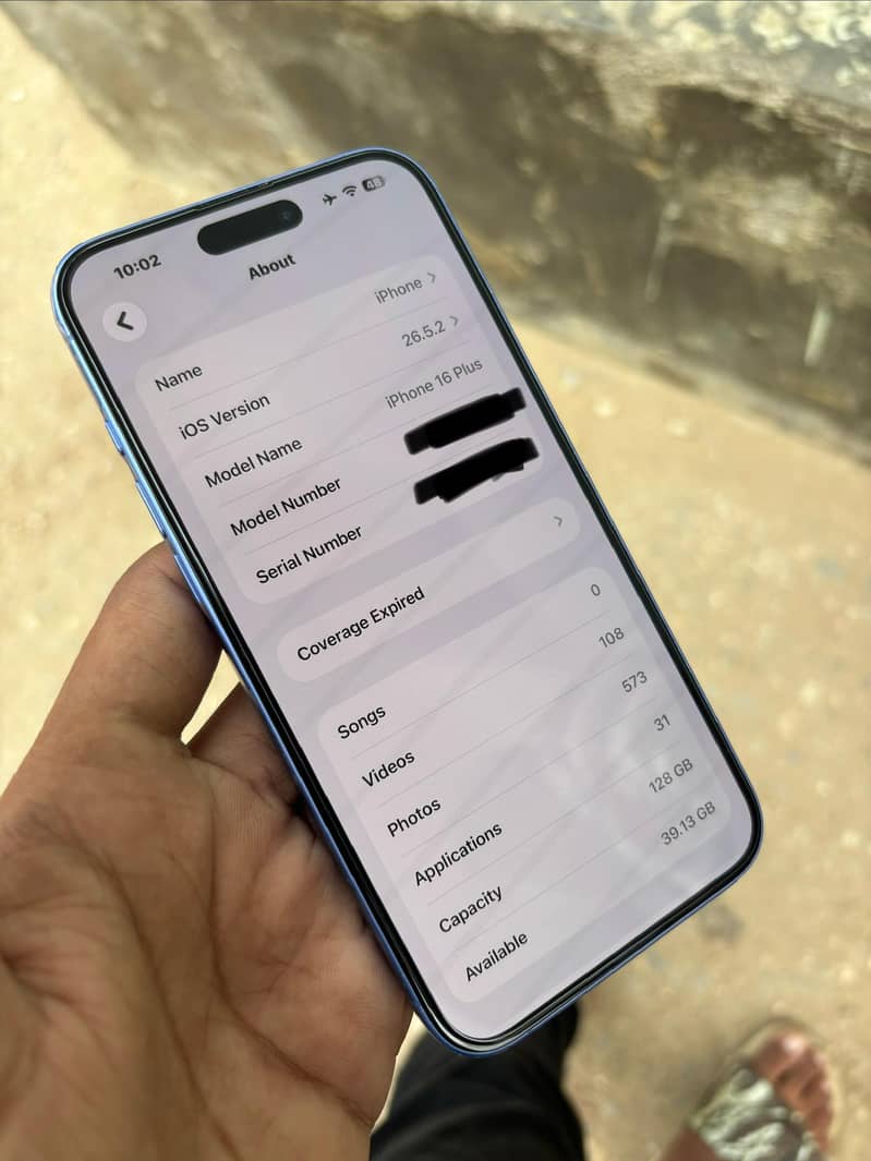 Apple iPhone 16 Plus 9