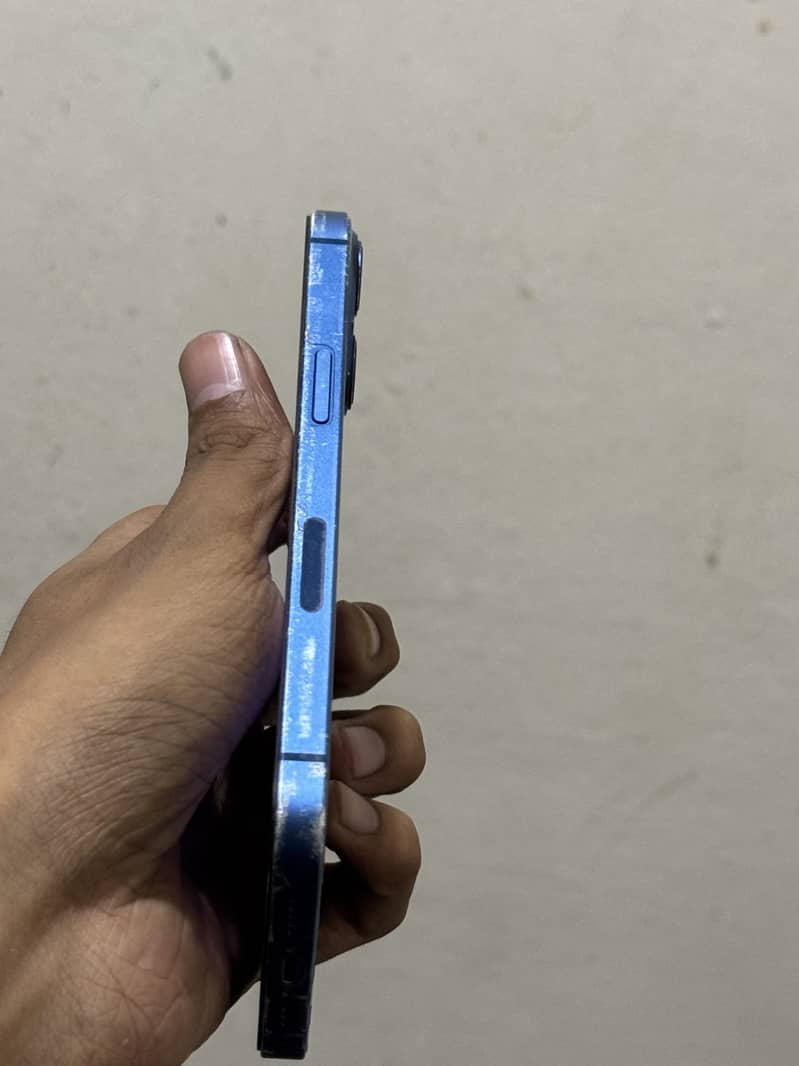 Apple iPhone 13 2