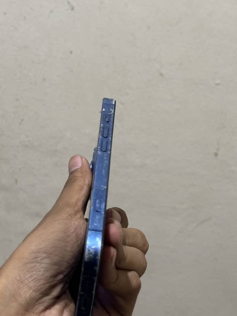 Apple iPhone 13 4