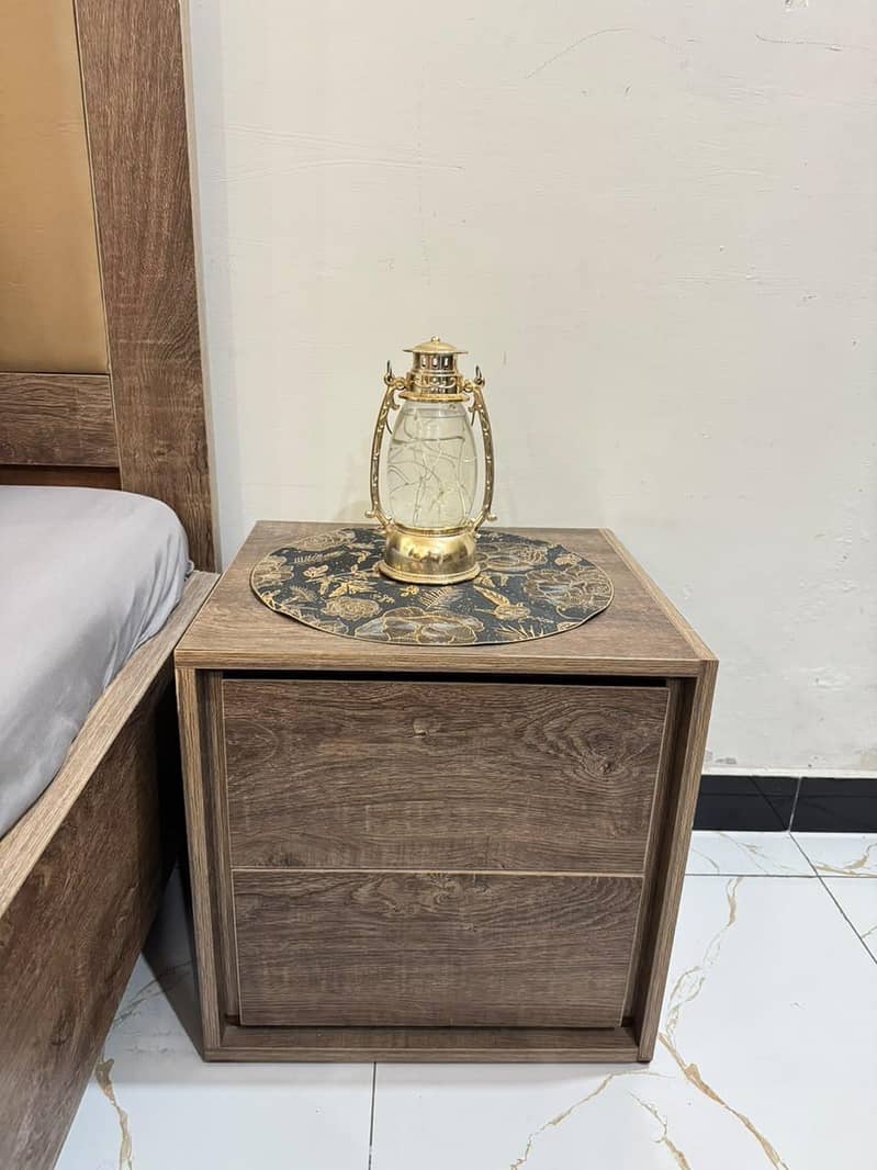 Bed set with 2 side table dressing table  Dressing table 0