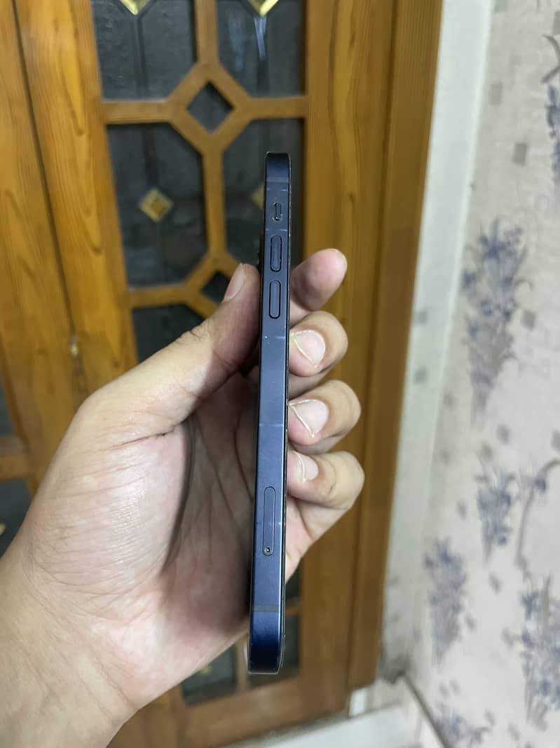 Apple iPhone 12 2
