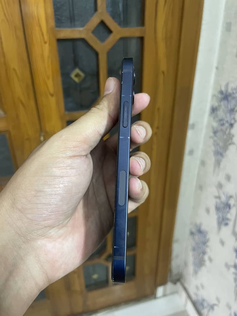 Apple iPhone 12 3