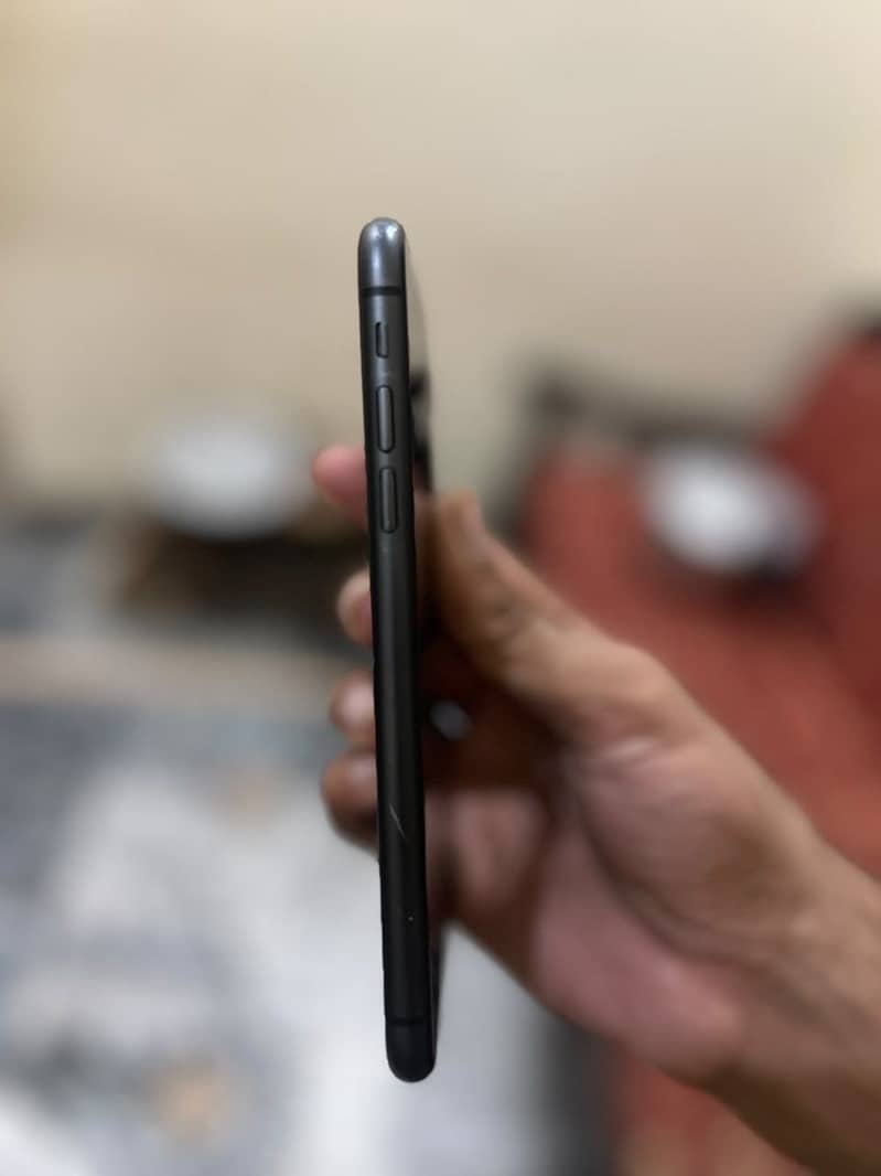 Apple iPhone 11 3