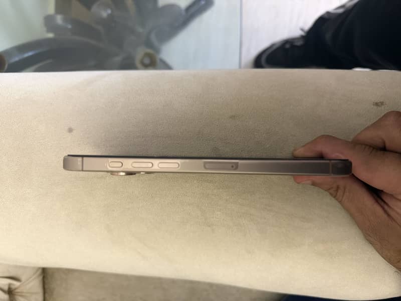 Apple iPhone 16 Pro Max 2