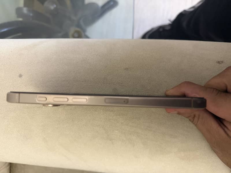 Apple iPhone 16 Pro Max 3