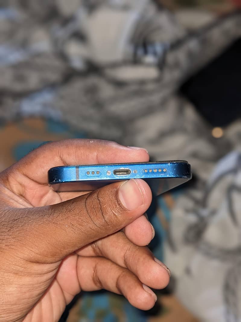 Apple iPhone 12 3