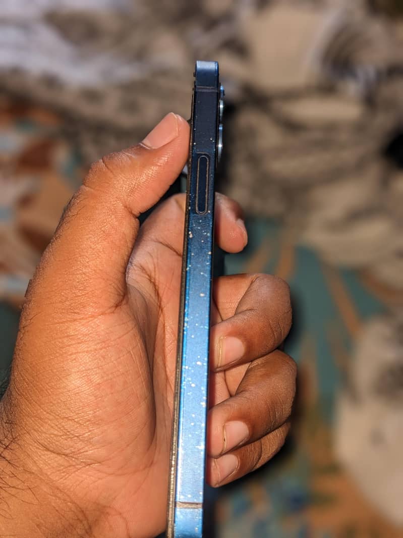Apple iPhone 12 4