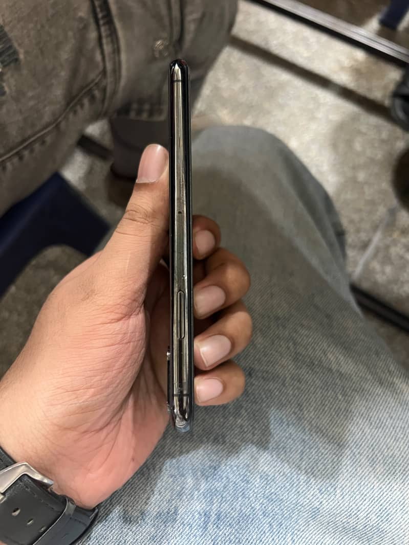Apple iPhone X 3