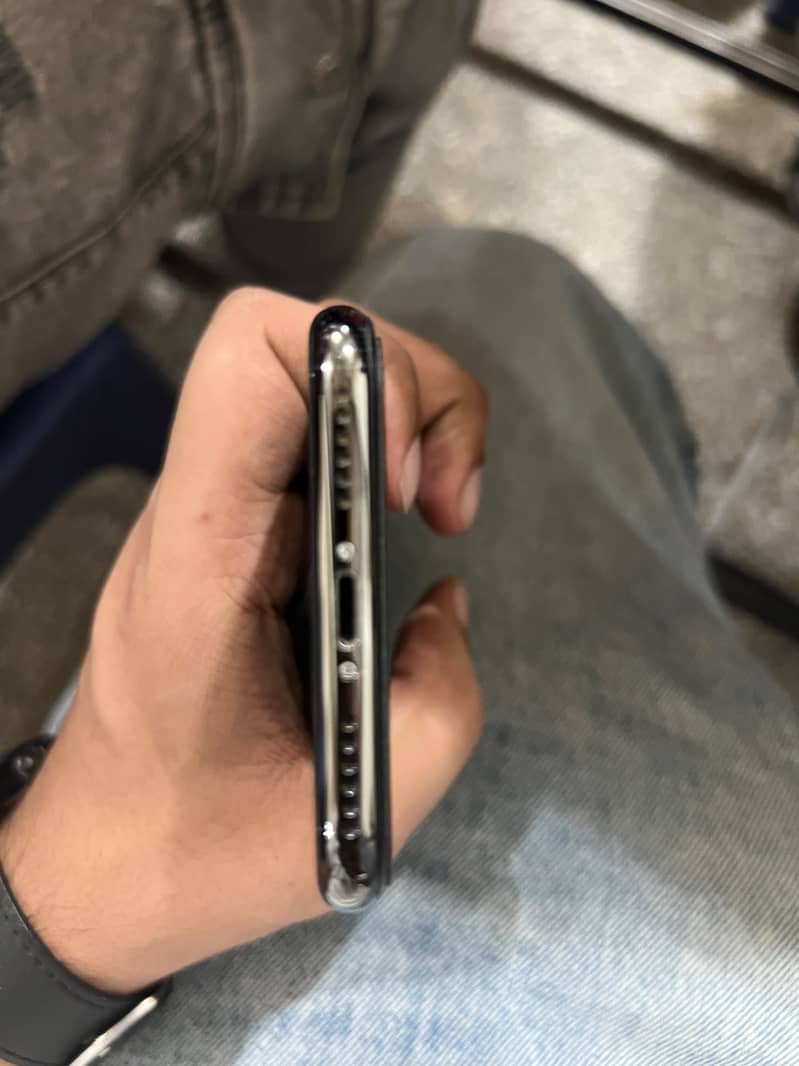 Apple iPhone X 5