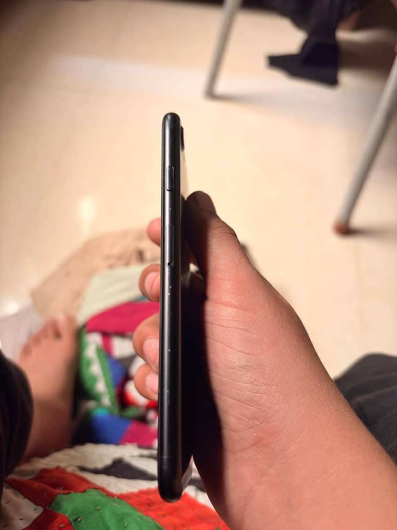 Apple iPhone 7 3
