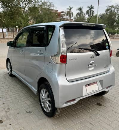 Nissan highway star. Model 13 reg 17. top variant.
