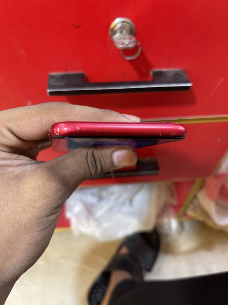 Apple iPhone 11 4