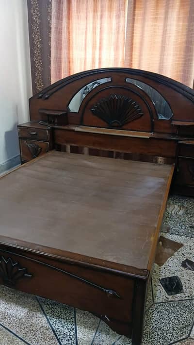 Double bed king size Old wood Only one pc Change. . . . Condition is perf
