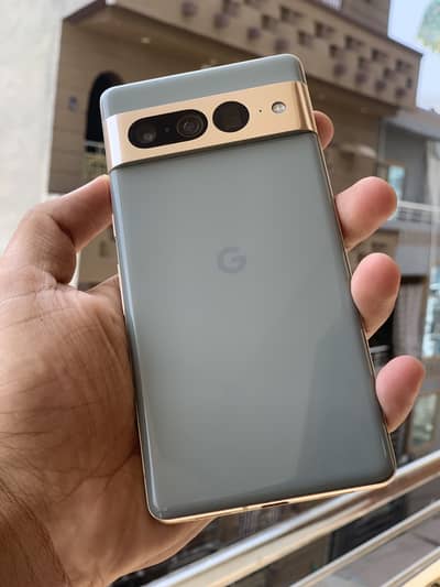Google Pixel 7 Pro minor dot