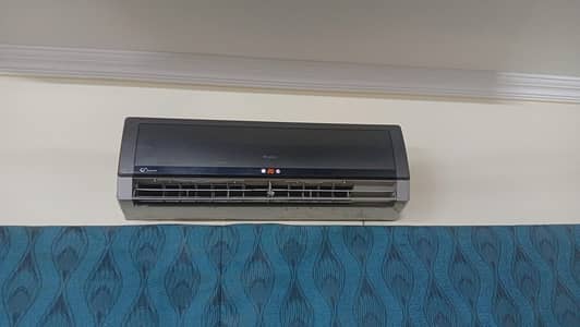 gree kay ac for sale hay 2 (1) ton ka invter hay dosra (1.5) ton ka