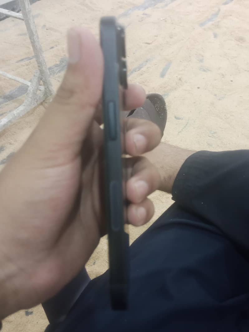 Apple iPhone 14 3