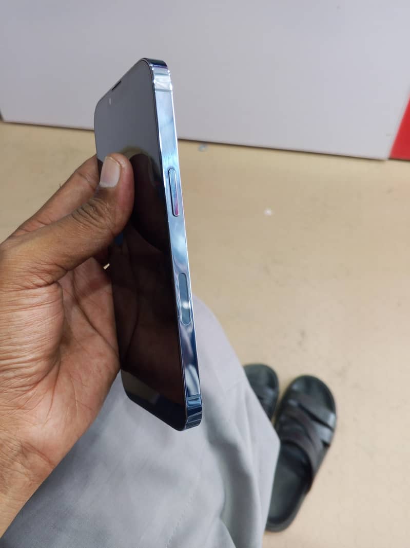 Apple iPhone 13 Pro 3