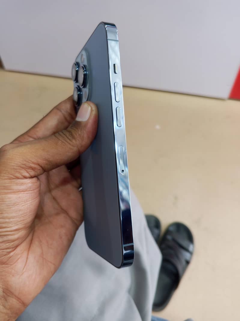 Apple iPhone 13 Pro 4