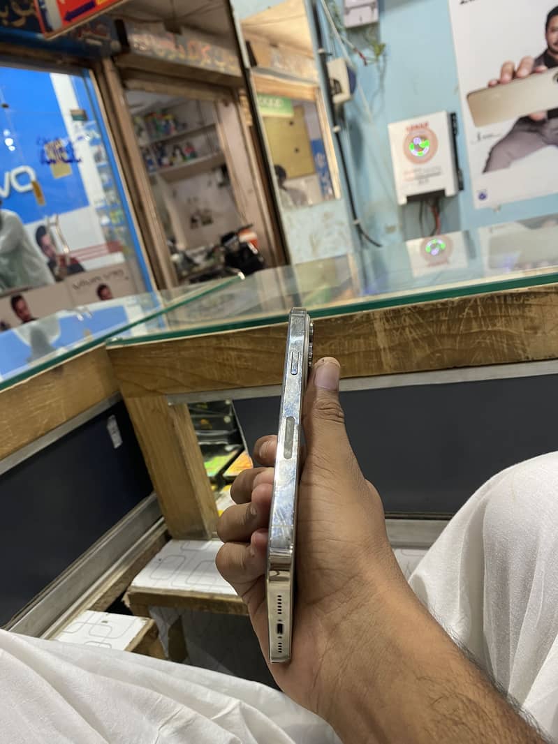 Apple iPhone 14 Pro Max 2
