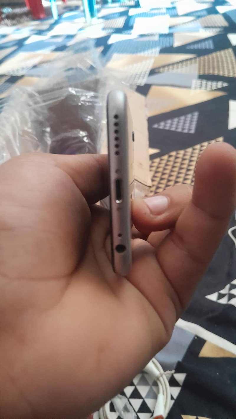 Apple iPhone 6 Plus 4
