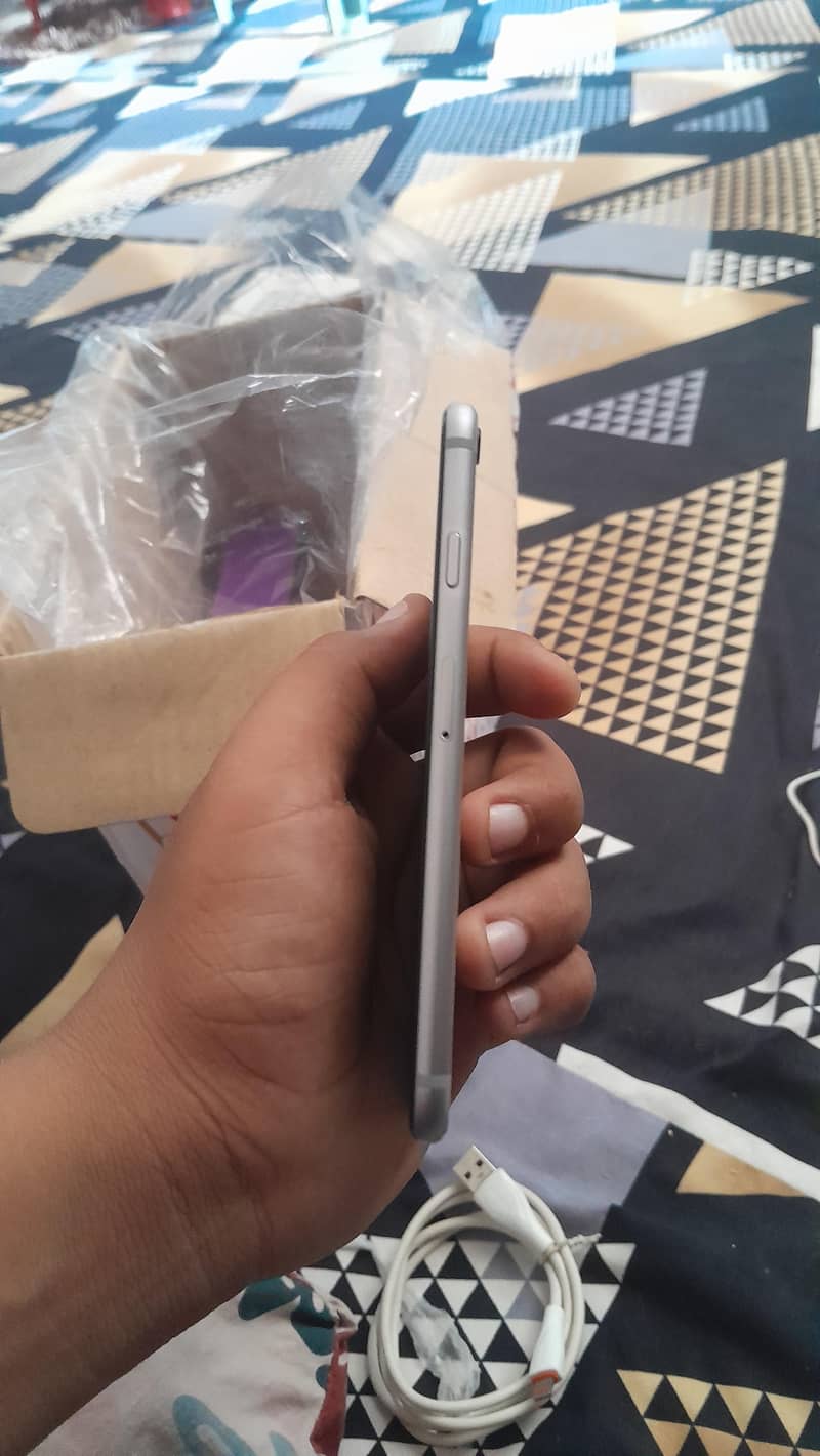 Apple iPhone 6 Plus 5