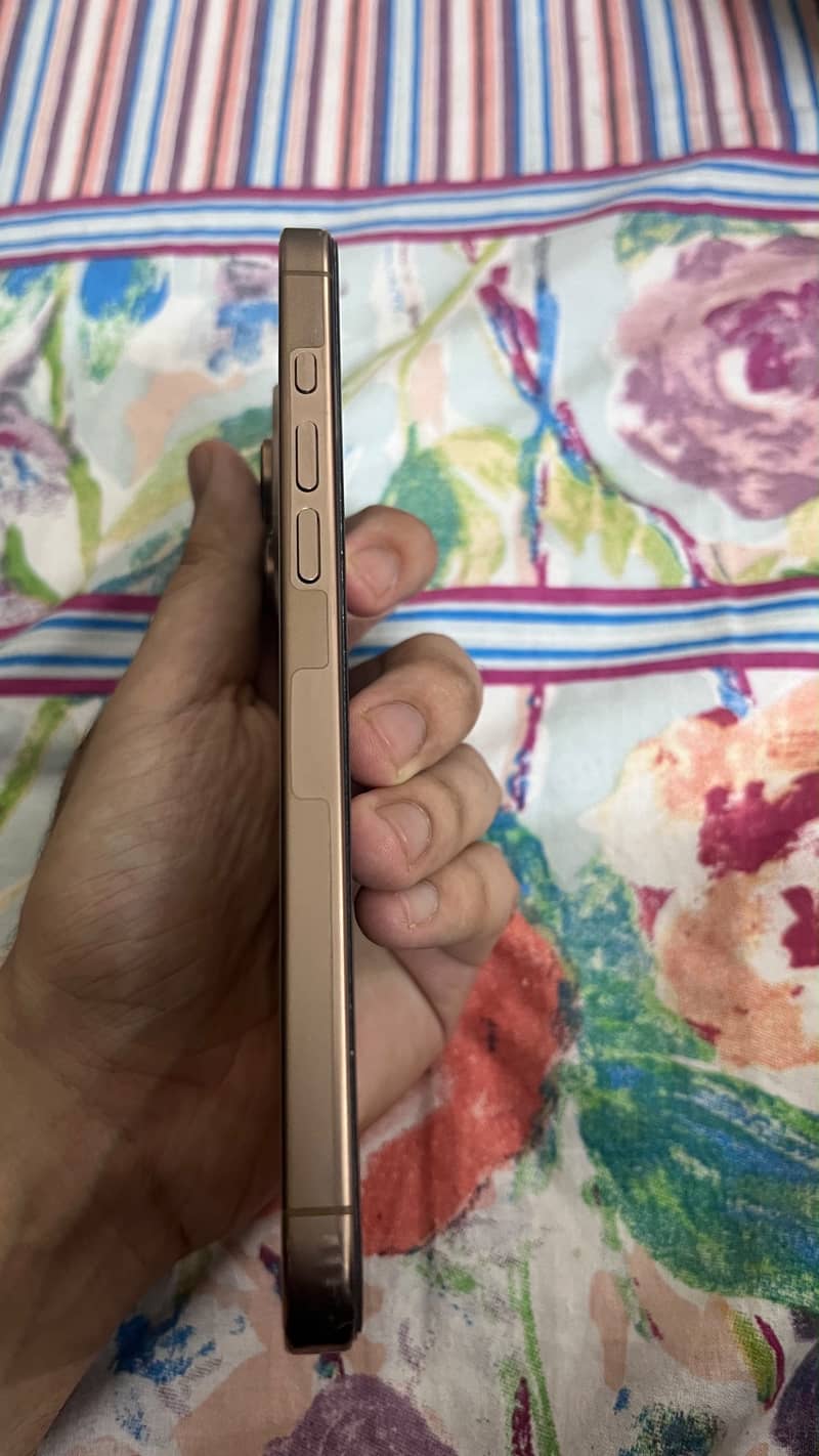 Apple iPhone 16 Pro Max 7