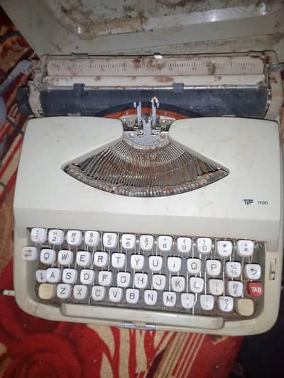 ​Classic Typing Machine for Office & Personal Use