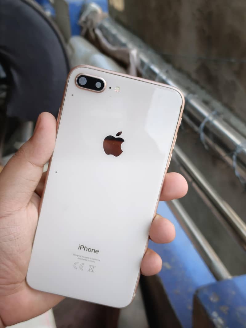 Apple iPhone 8 Plus 0