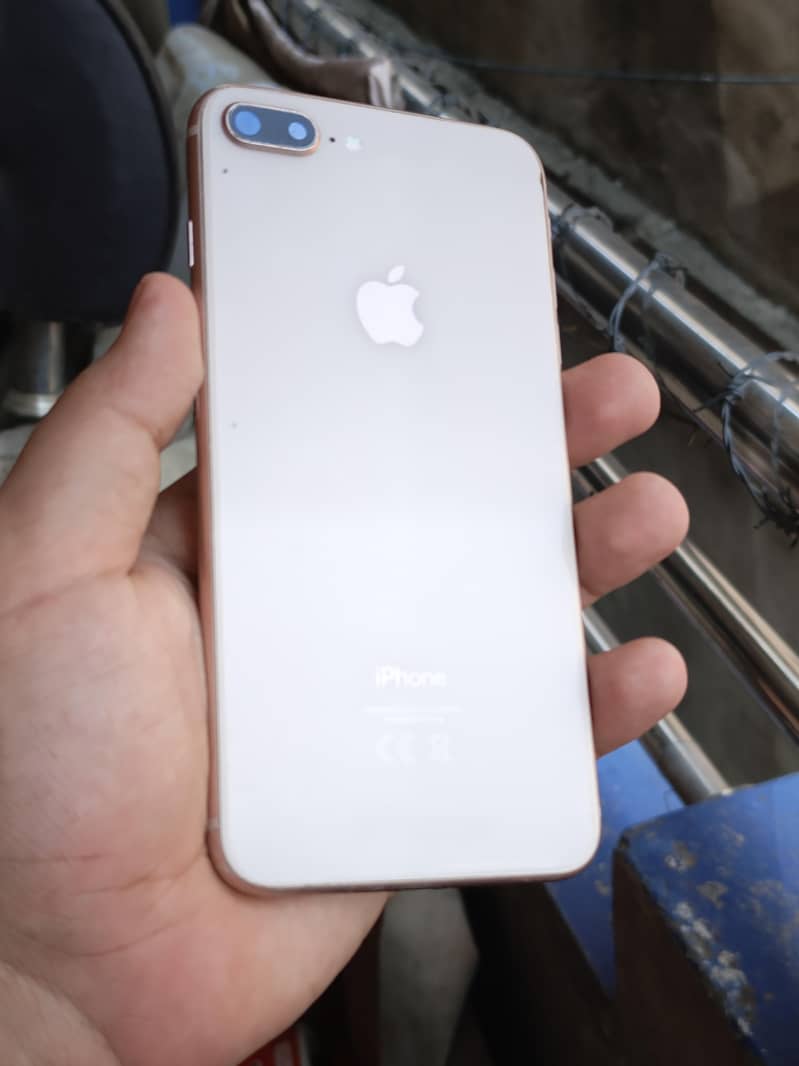 Apple iPhone 8 Plus 3