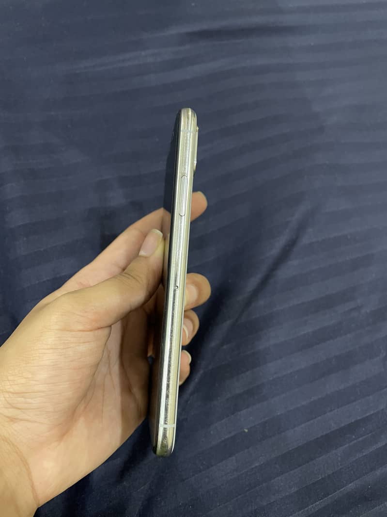 Apple iPhone X 3