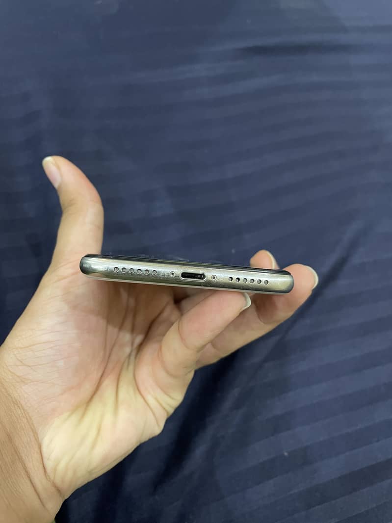 Apple iPhone X 5