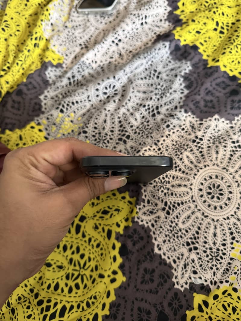 Apple iPhone 16 Pro 1
