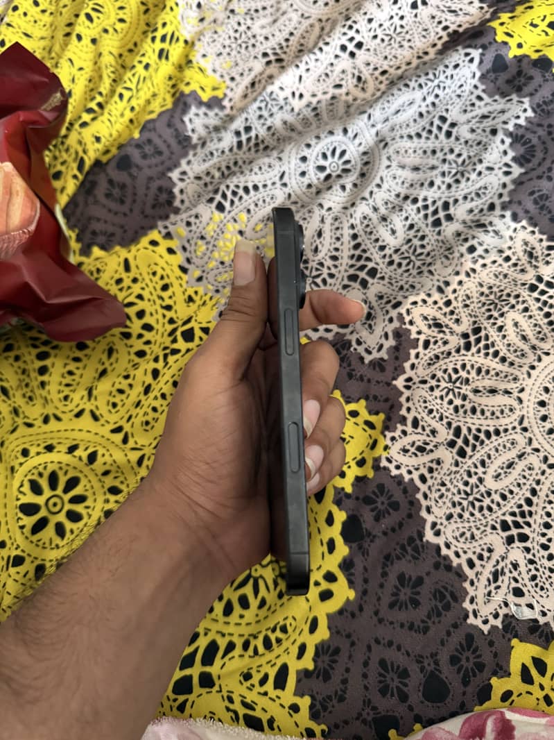 Apple iPhone 16 Pro 2