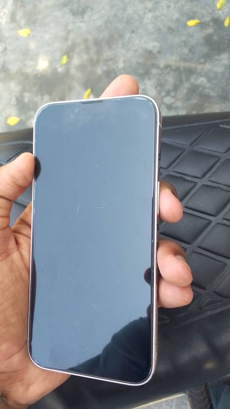 Apple iPhone 13 1