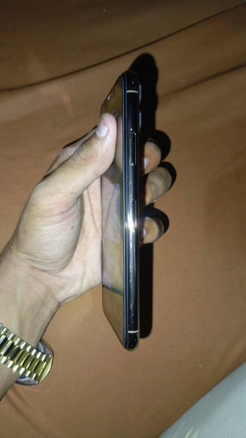 Apple iPhone 11 Pro Max 3