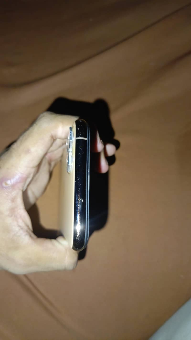 Apple iPhone 11 Pro Max 6