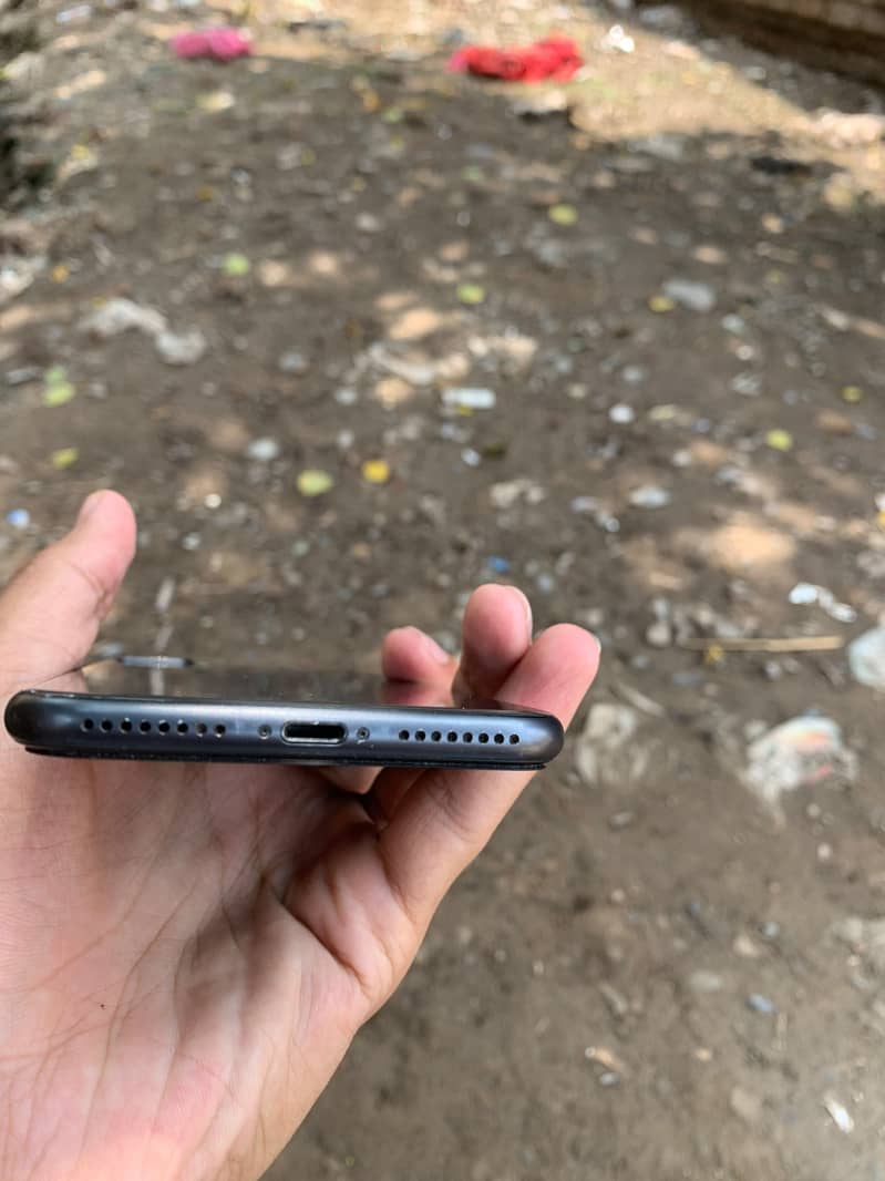 Apple iPhone 8 Plus 4