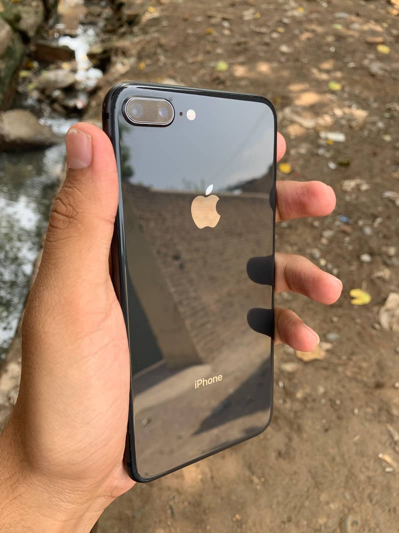 Apple iPhone 8 Plus 5