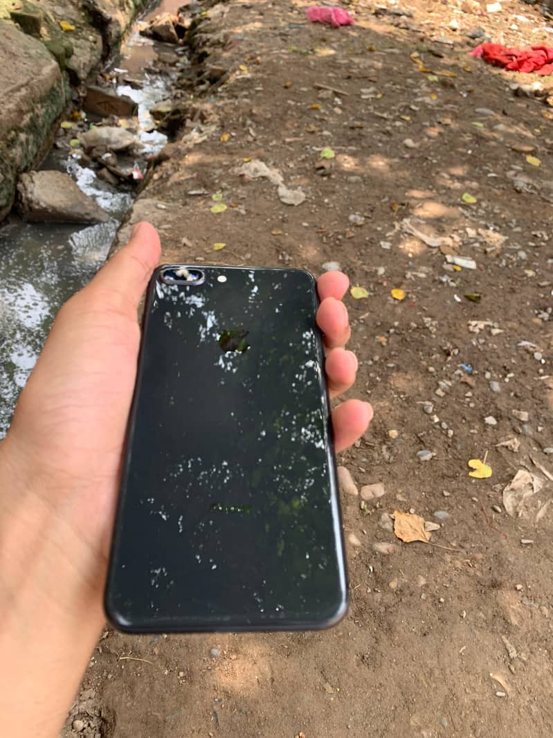 Apple iPhone 8 Plus 6