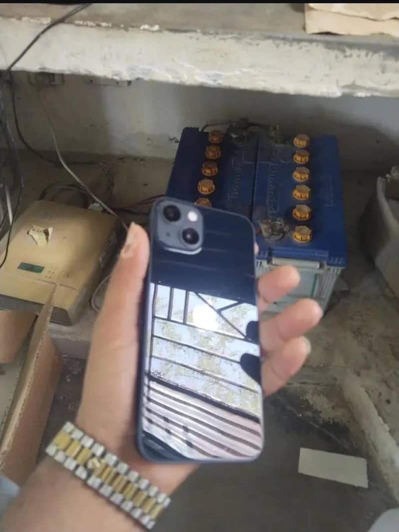 Apple iPhone 13 2