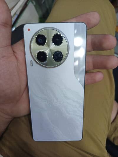 Tecno CAMON 30