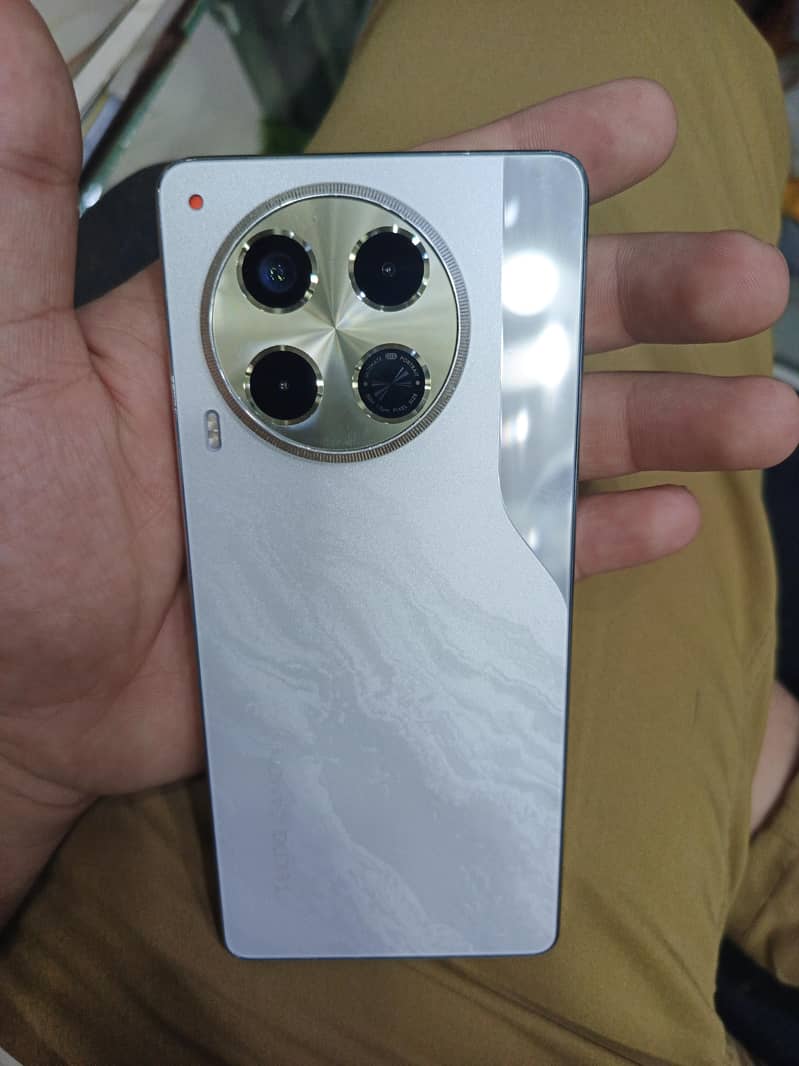 Tecno CAMON 30 0