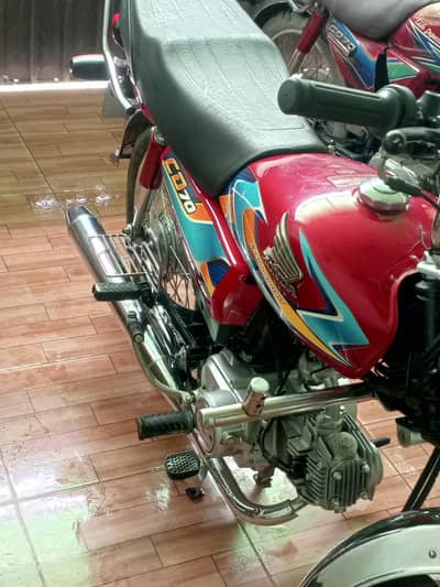 discount hojai ga sirf 2 month hogai hai bike genuine hai koi masla nh