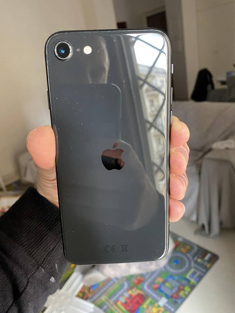 Apple iPhone SE 0