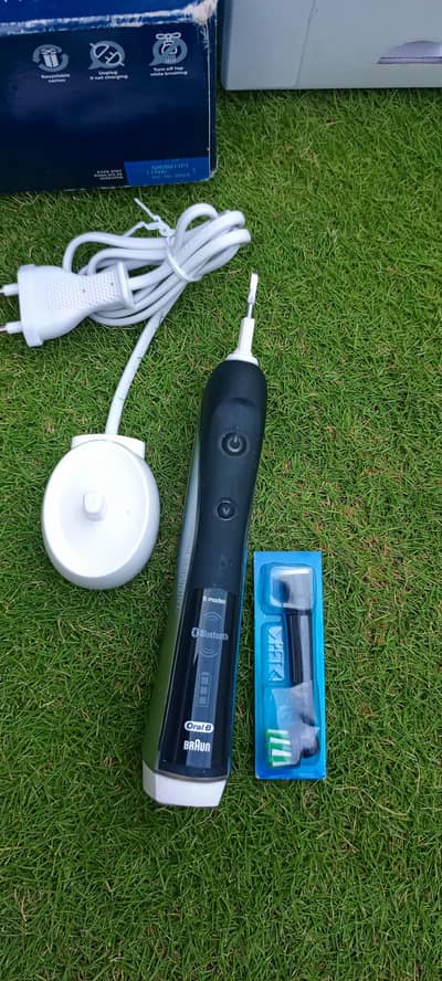 ORAL-B ELECTRIC TOOTHBRUSH