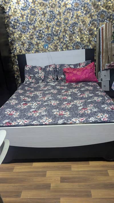Bedroom Furniture for Sale – Bed, Almari & Dressing Table