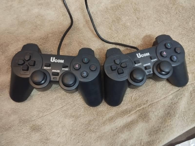 Ucom Wired USB Game Controllers (Pair) 0
