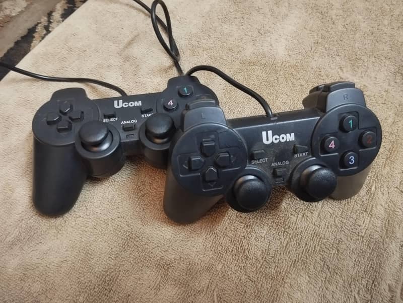 Ucom Wired USB Game Controllers (Pair) 2