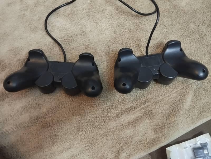 Ucom Wired USB Game Controllers (Pair) 3