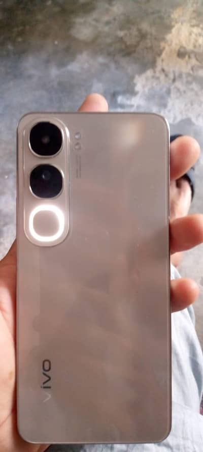 Vivo Y200 8/256 box sat nahi ha